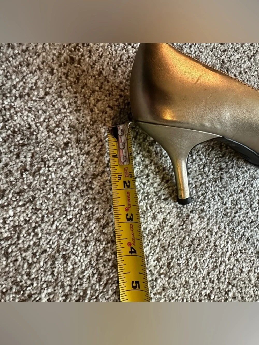 PREDICTIONS 8 Vintage Pewter Light Golf Metallic V Vamp Pumps Kitten